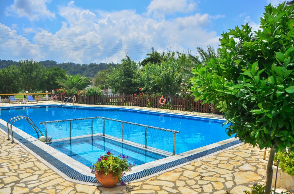 Kapases Studios & Apartments Peroulades  المظهر الخارجي الصورة