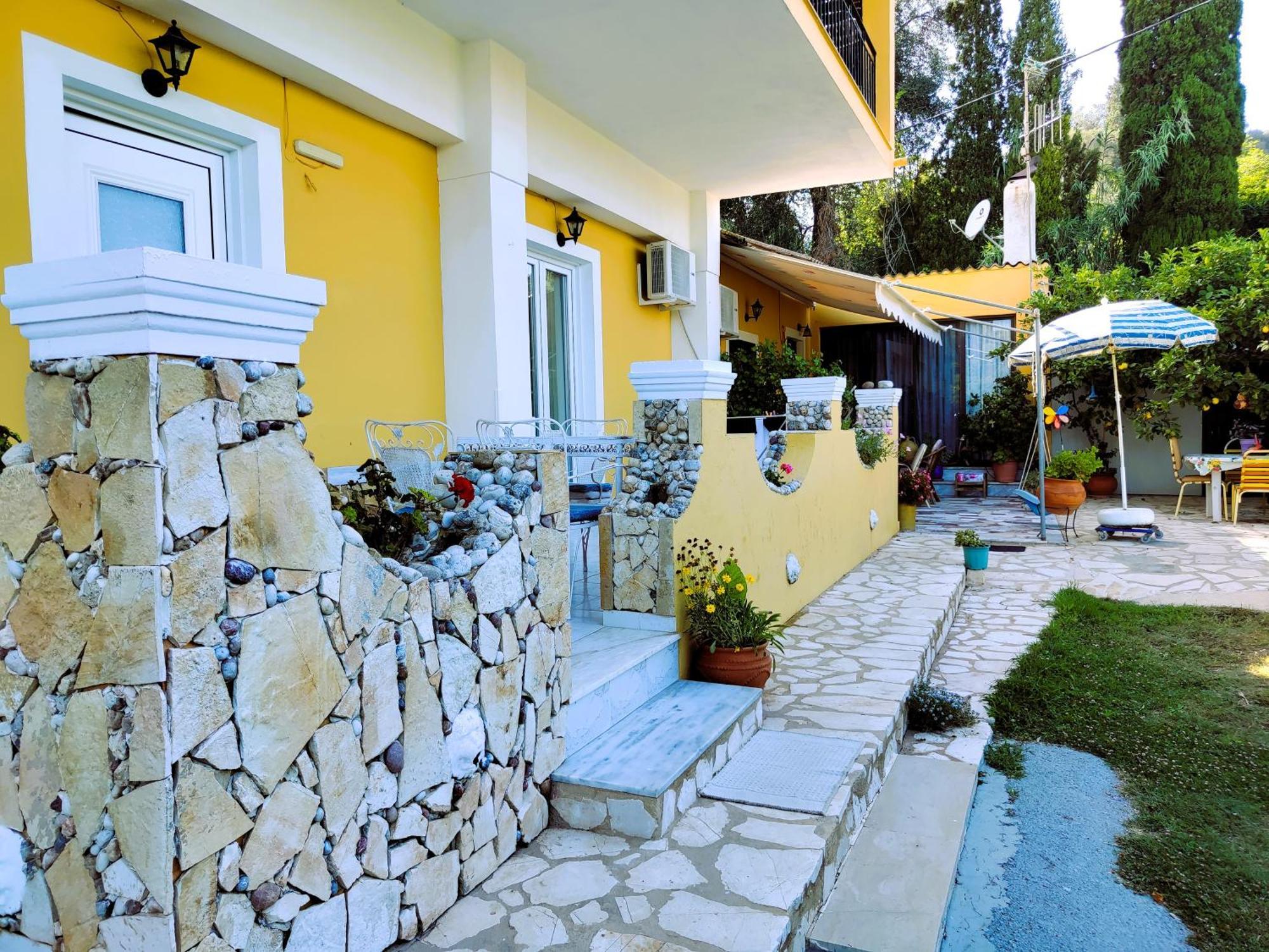 Kapases Studios & Apartments Peroulades  المظهر الخارجي الصورة