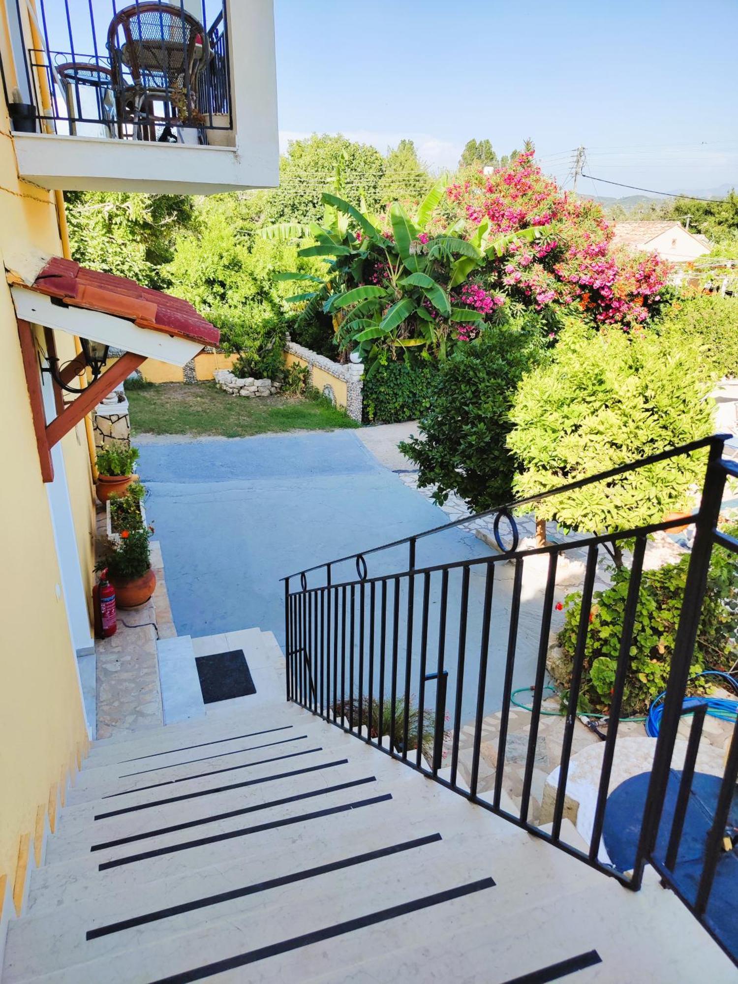 Kapases Studios & Apartments Peroulades  المظهر الخارجي الصورة