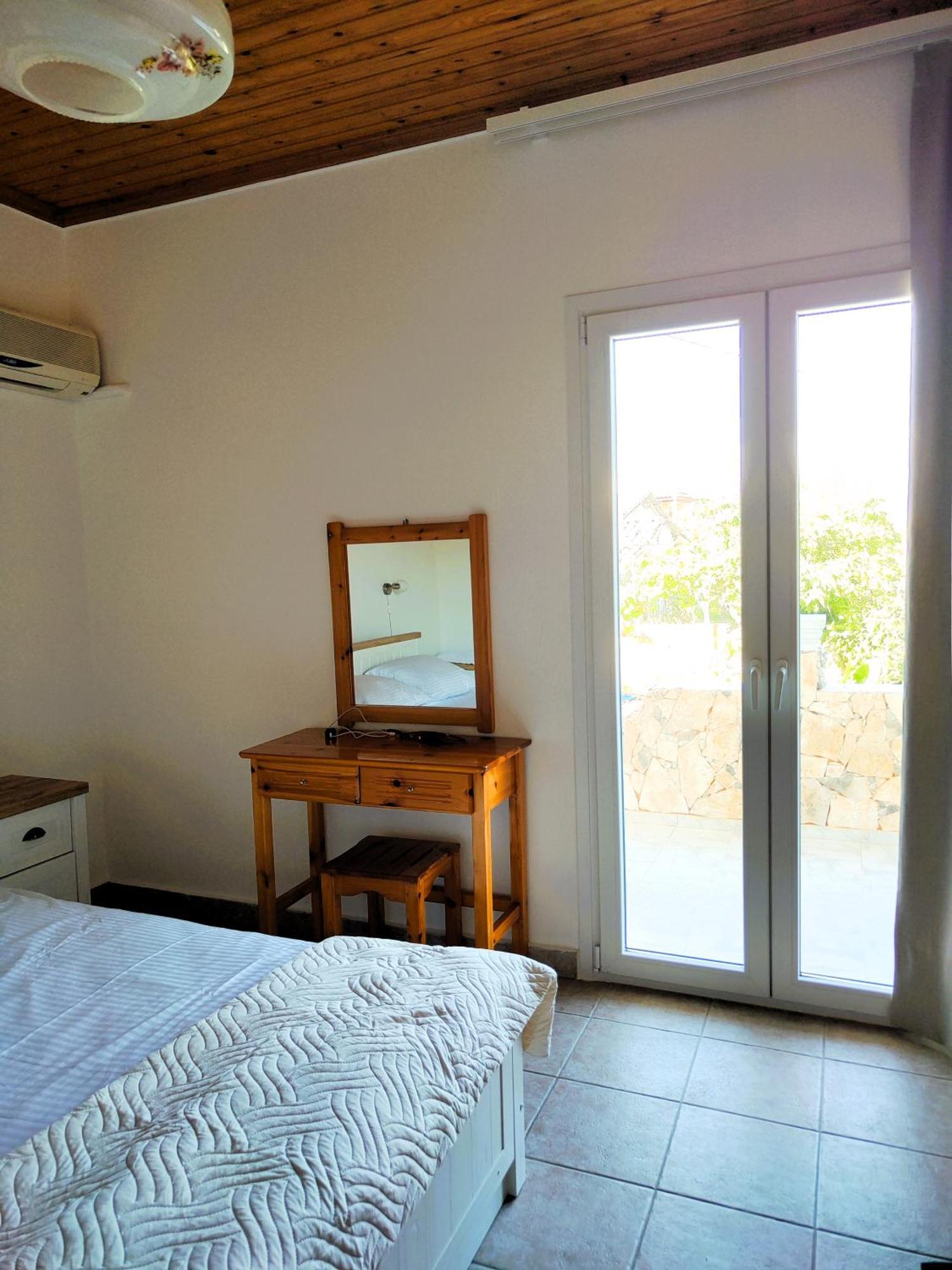 Kapases Studios & Apartments Peroulades  المظهر الخارجي الصورة