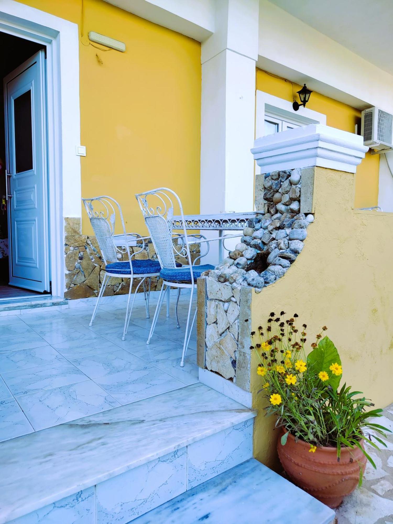 Kapases Studios & Apartments Peroulades  المظهر الخارجي الصورة